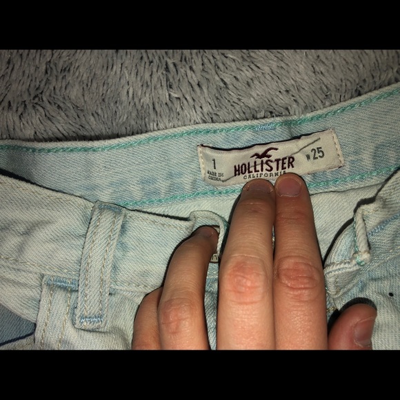 Light wash high wasted shorts - Picture 2 of 3